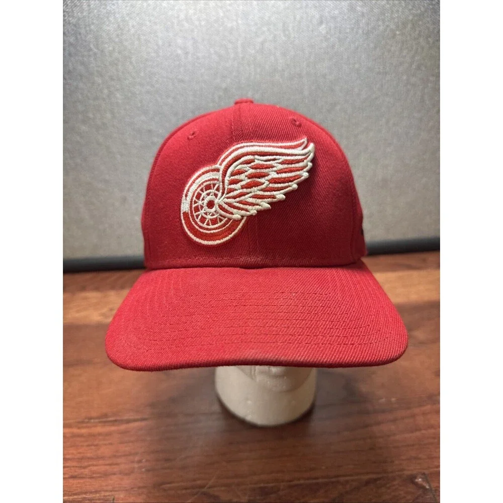New Era 59FIFTY NHL Detroit Red Wings Logo Red White Snap Hat